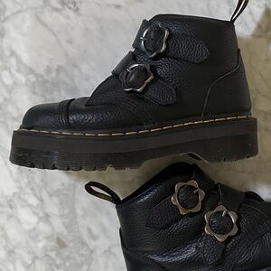 *SOLD* Dr Martens Devon Flower Platform Boots US7 UK5